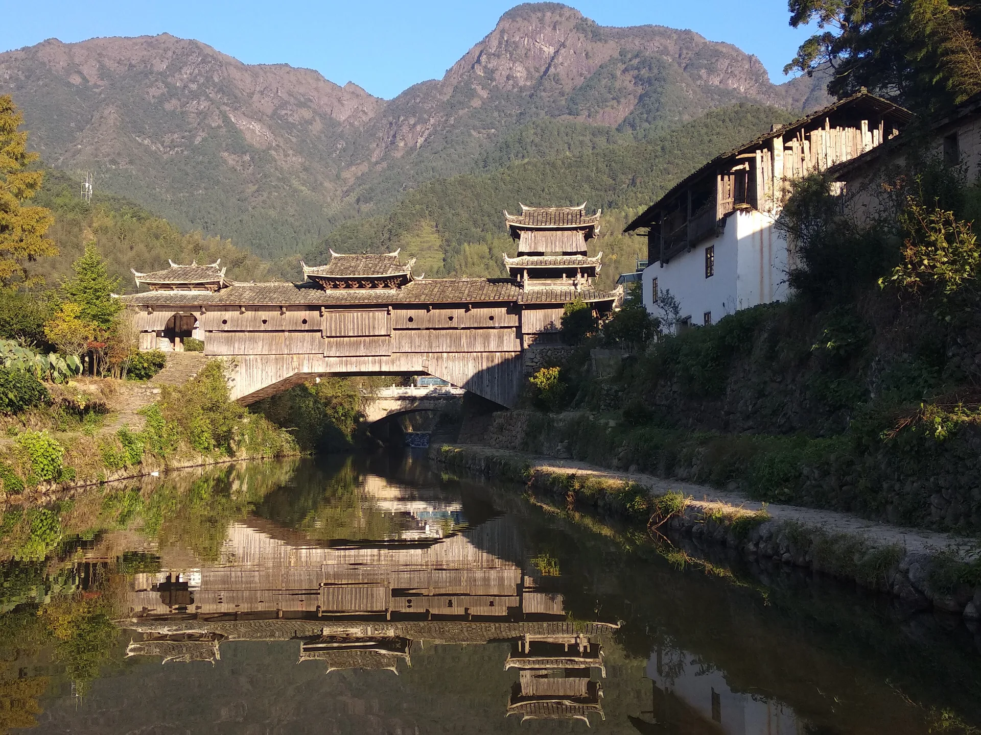 Wooden Arch Bridge Construction — traditional crafts tradition